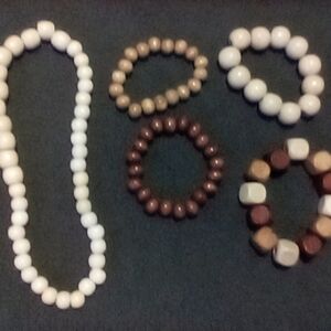 Elegant Beaded Necklace and Bracelet Set